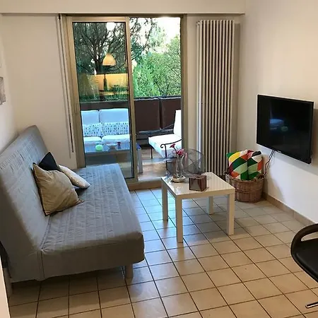 Dans Un écrin De Verdure Hyères