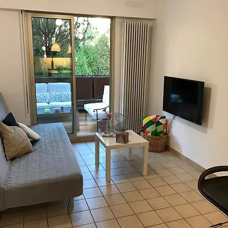 Dans Un écrin De Verdure