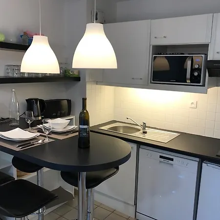 Dans Un écrin De Verdure *