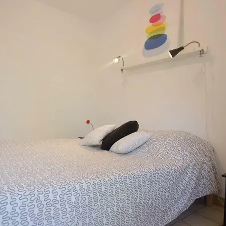 Dans Un écrin De Verdure *