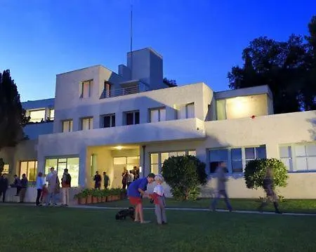 Dans Un écrin De Verdure * Hyères