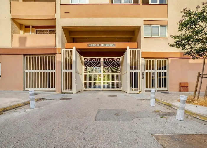 Lejlighed Calme, Clim, Patio Xxl, Piscine&parking