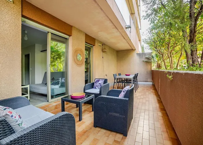 Lejlighed Calme, Clim, Patio Xxl, Piscine&parking